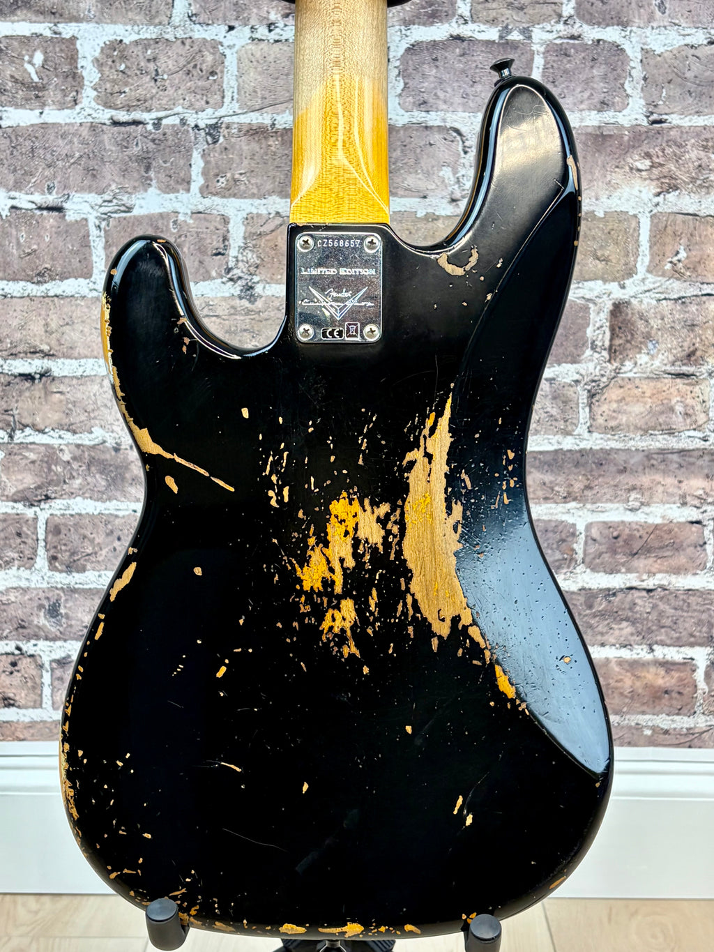 Fender Custom Shop 1960s Precision Bass Heavy Relic – Black